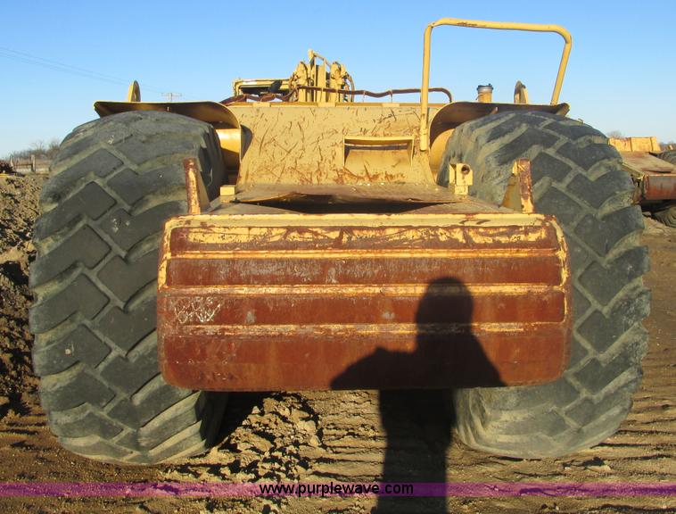 image for item F4300 1990 Caterpillar 621E wheel scraper