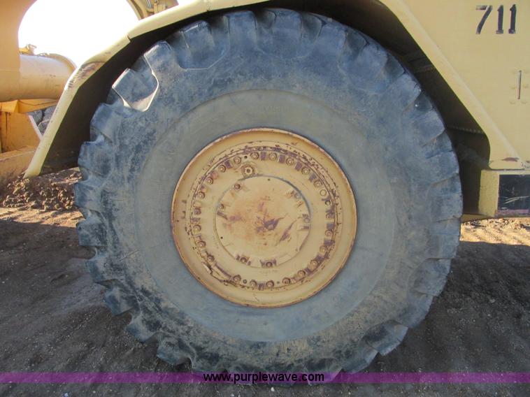 image for item F4300 1990 Caterpillar 621E wheel scraper