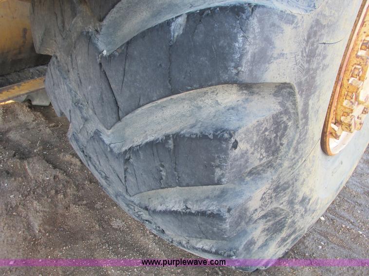 image for item F4300 1990 Caterpillar 621E wheel scraper