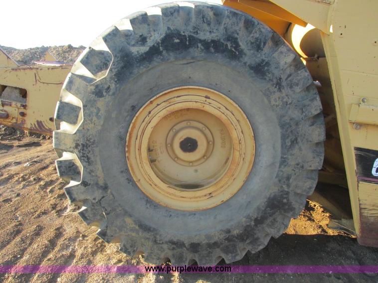image for item F4300 1990 Caterpillar 621E wheel scraper