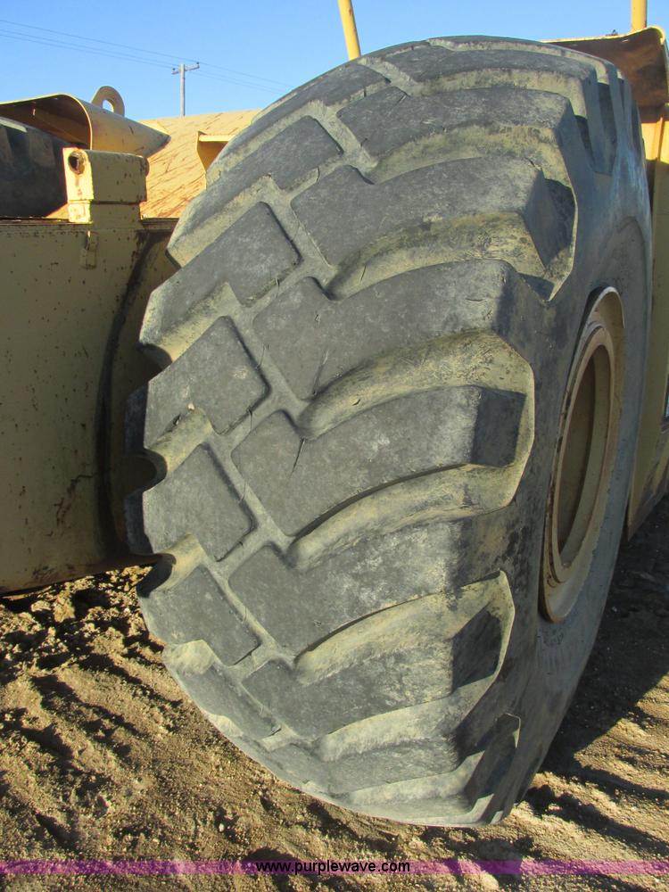 image for item F4300 1990 Caterpillar 621E wheel scraper