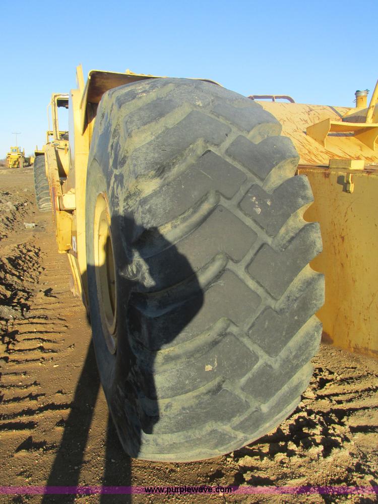 image for item F4300 1990 Caterpillar 621E wheel scraper