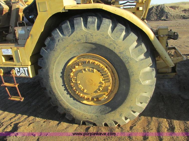 image for item F4300 1990 Caterpillar 621E wheel scraper