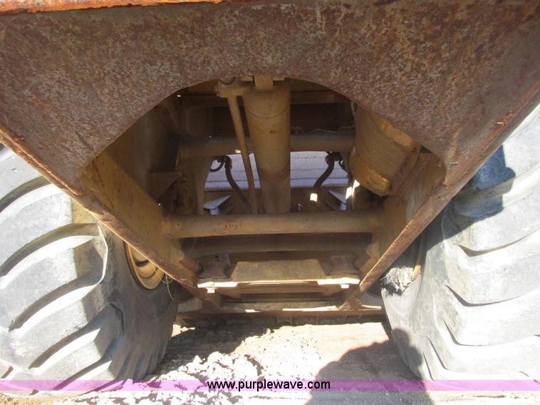 image for item F4300 1990 Caterpillar 621E wheel scraper