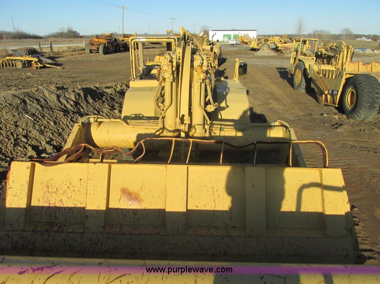 image for item F4300 1990 Caterpillar 621E wheel scraper