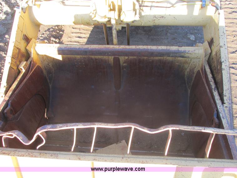 image for item F4300 1990 Caterpillar 621E wheel scraper