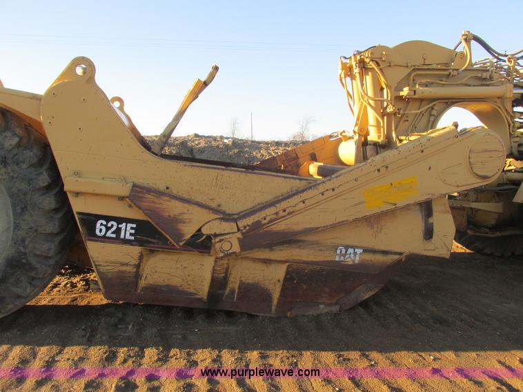 image for item F4300 1990 Caterpillar 621E wheel scraper