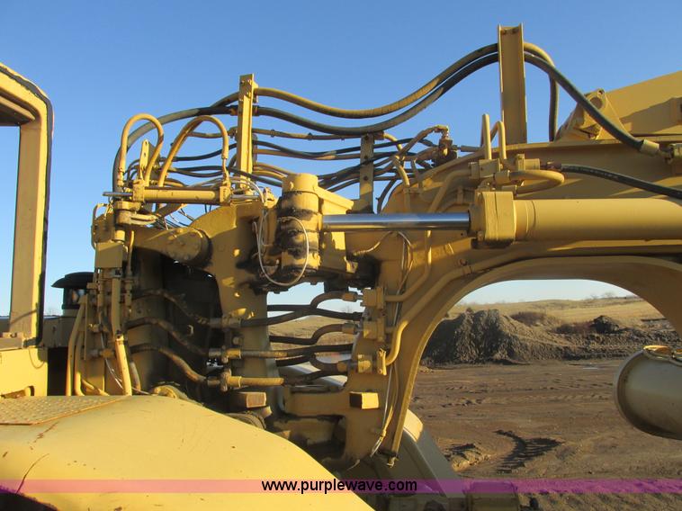 image for item F4300 1990 Caterpillar 621E wheel scraper