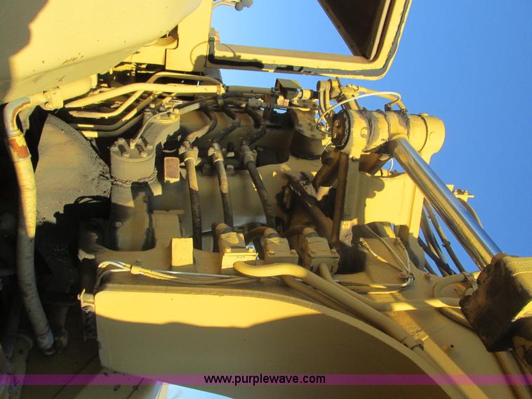 image for item F4300 1990 Caterpillar 621E wheel scraper