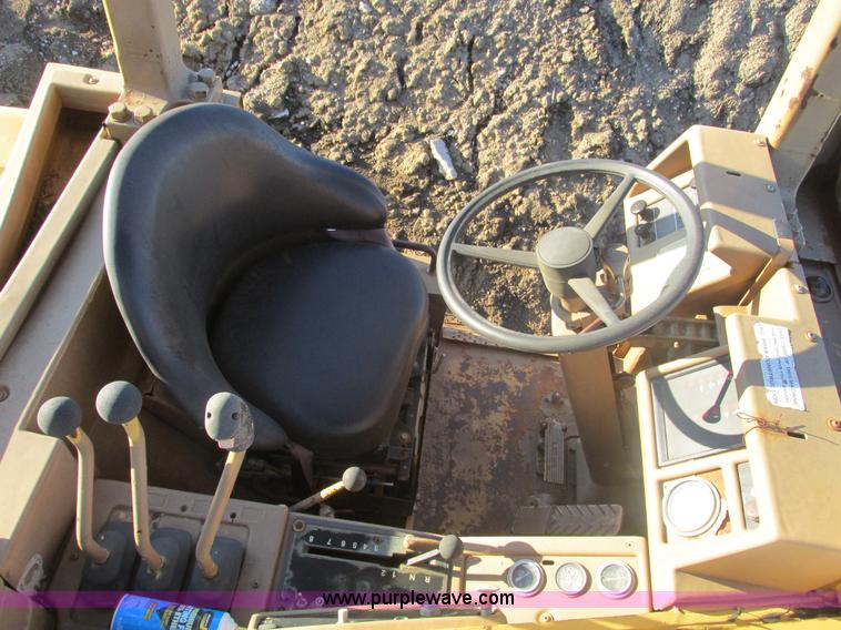 image for item F4300 1990 Caterpillar 621E wheel scraper