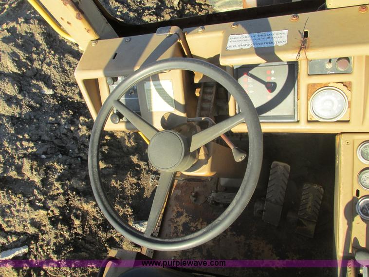 image for item F4300 1990 Caterpillar 621E wheel scraper