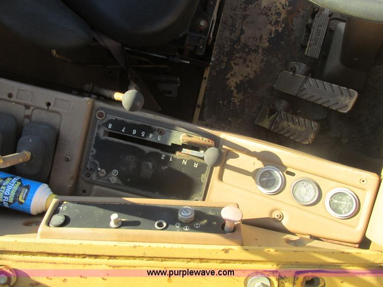 image for item F4300 1990 Caterpillar 621E wheel scraper