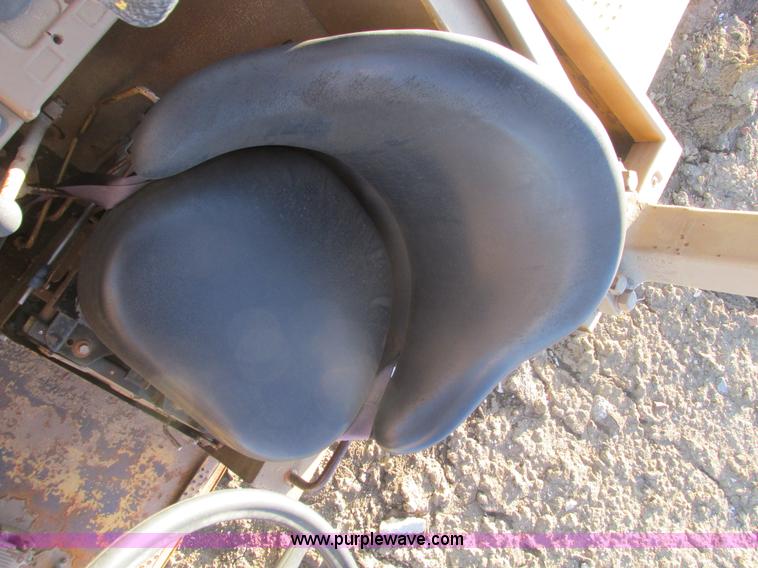 image for item F4300 1990 Caterpillar 621E wheel scraper