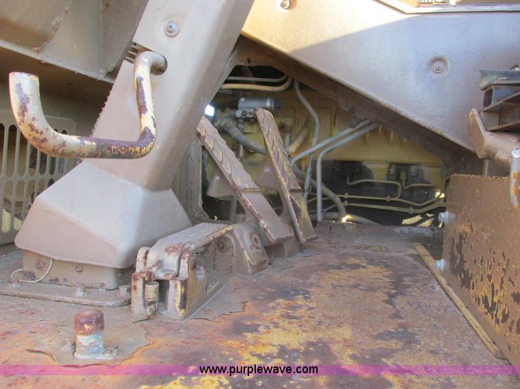 image for item F4300 1990 Caterpillar 621E wheel scraper