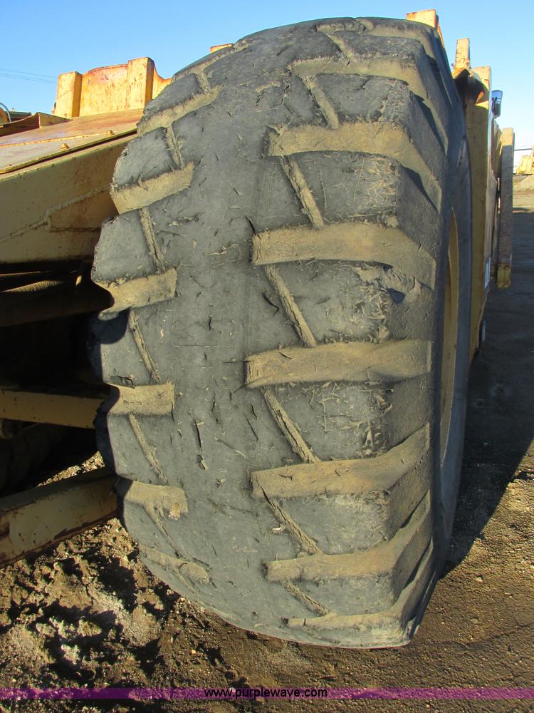 image for item F4302 1974 Caterpillar 621B wheel scraper