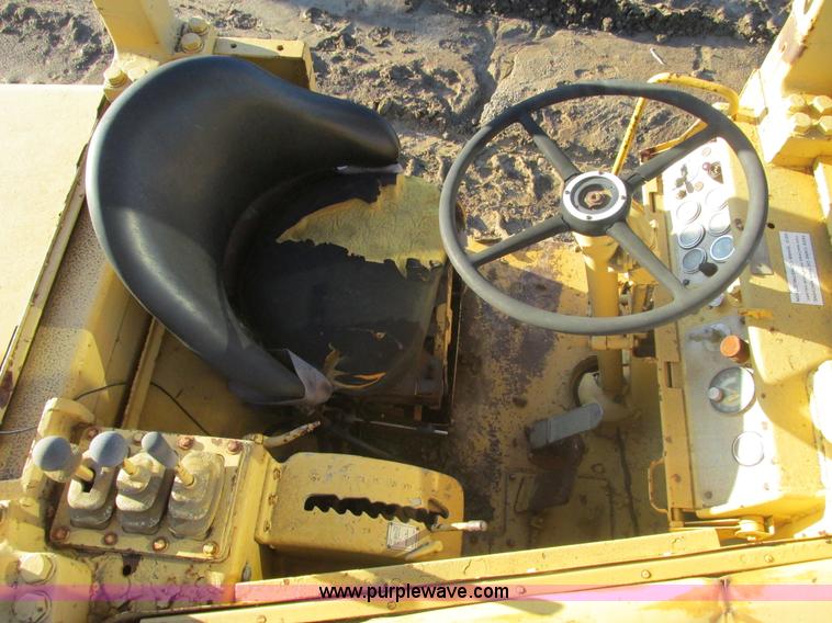 image for item F4302 1974 Caterpillar 621B wheel scraper