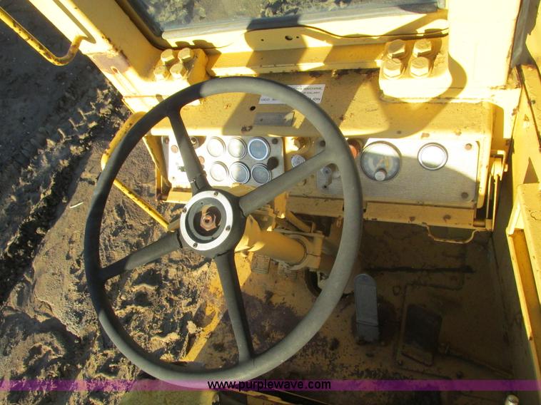 image for item F4302 1974 Caterpillar 621B wheel scraper