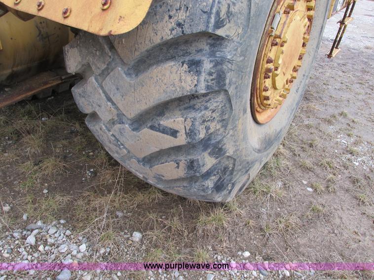 image for item F4305 1988 Caterpillar 621E wheel scraper