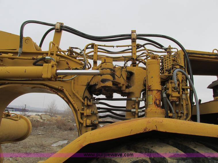 image for item F4305 1988 Caterpillar 621E wheel scraper