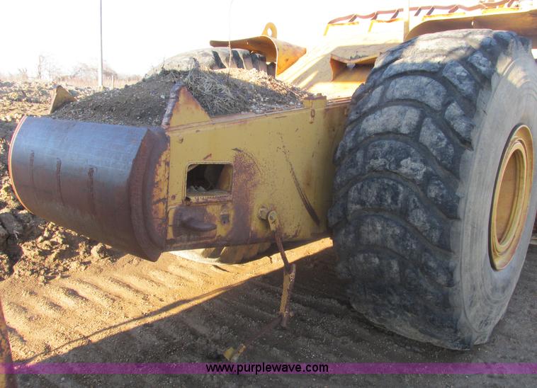 image for item F4306 1990 Caterpillar 621E wheel scraper