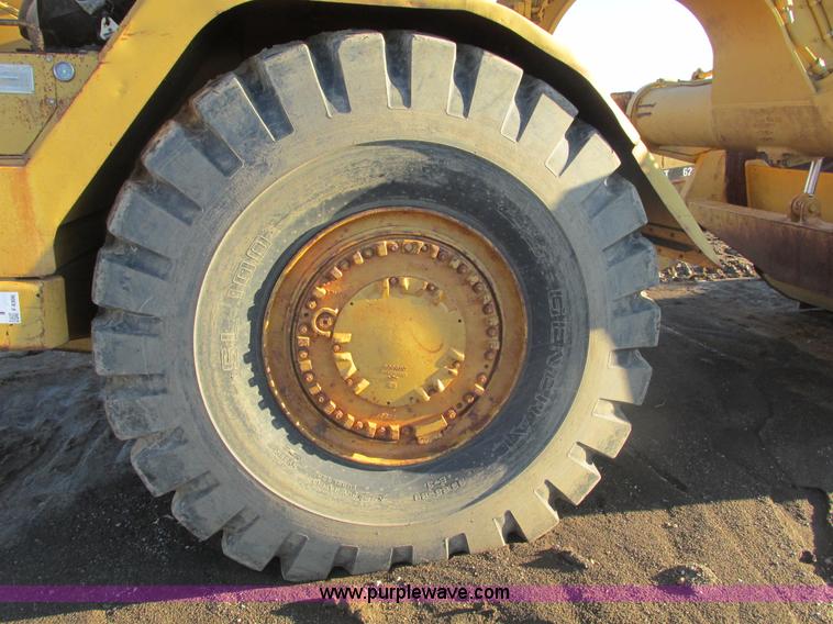 image for item F4306 1990 Caterpillar 621E wheel scraper