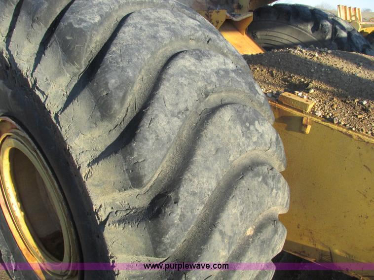 image for item F4306 1990 Caterpillar 621E wheel scraper