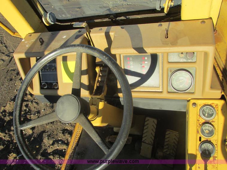 image for item F4306 1990 Caterpillar 621E wheel scraper