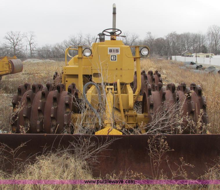 image for item F4311 Caterpillar 815 articulating soil compactor
