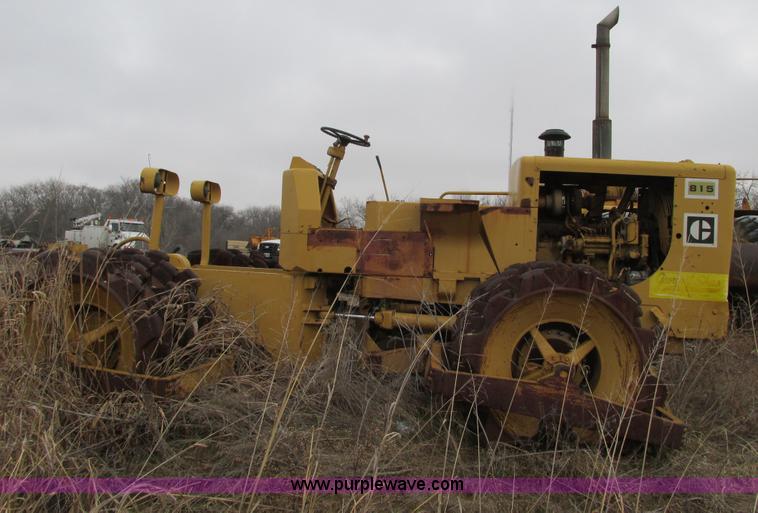 image for item F4311 Caterpillar 815 articulating soil compactor
