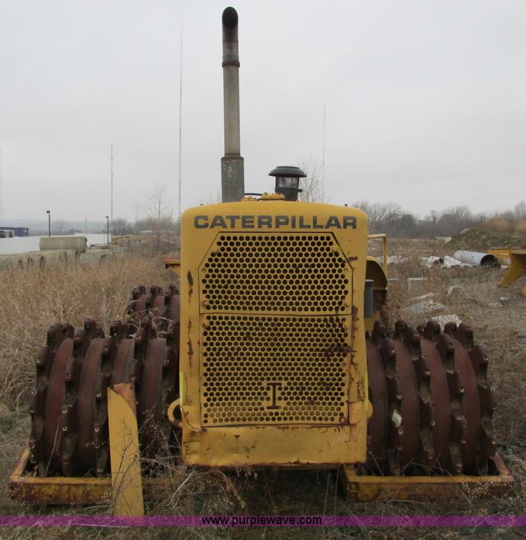 image for item F4311 Caterpillar 815 articulating soil compactor
