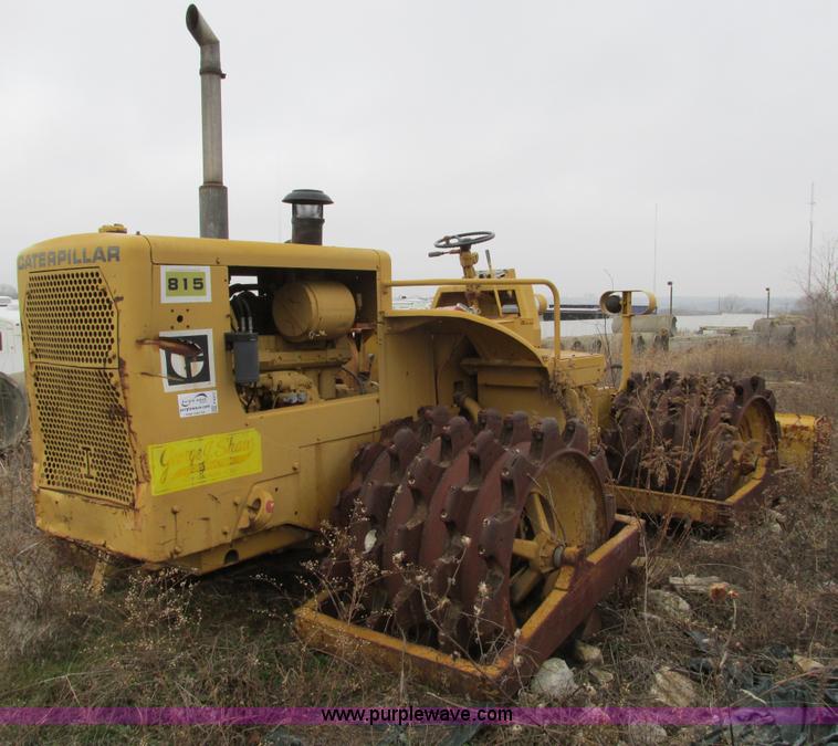 image for item F4311 Caterpillar 815 articulating soil compactor