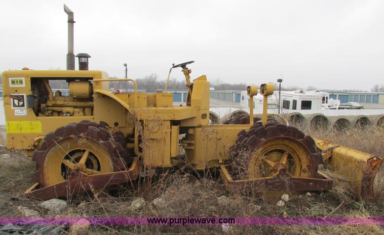 image for item F4311 Caterpillar 815 articulating soil compactor