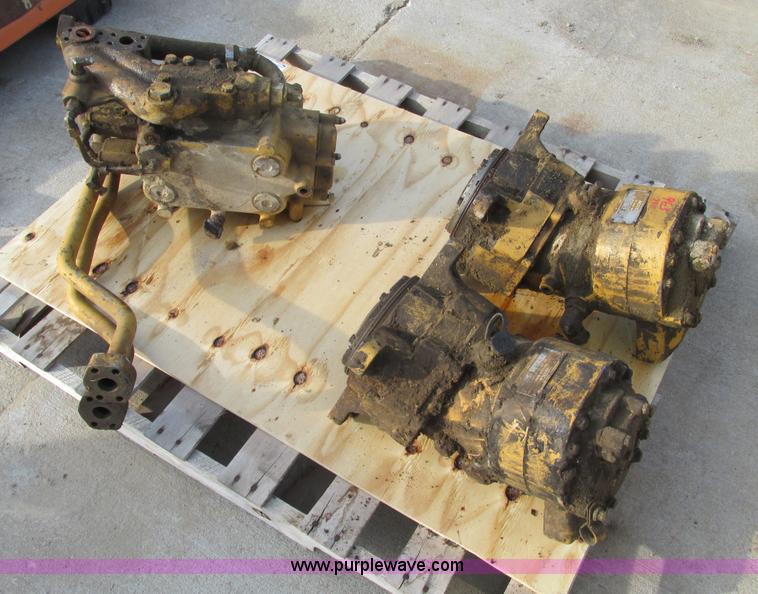 image for item V9072 Assorted Caterpillar 963 track loader parts