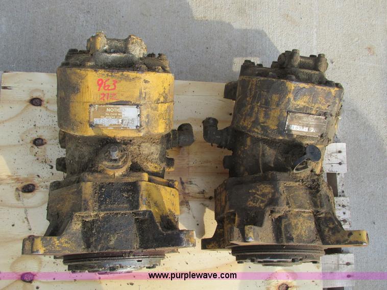 image for item V9072 Assorted Caterpillar 963 track loader parts