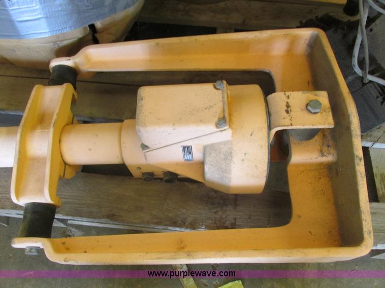 image for item X9945 2001 Spectra Precision EM21 laser system