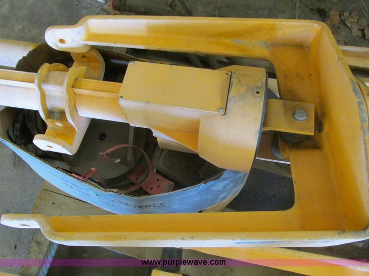 image for item X9945 2001 Spectra Precision EM21 laser system