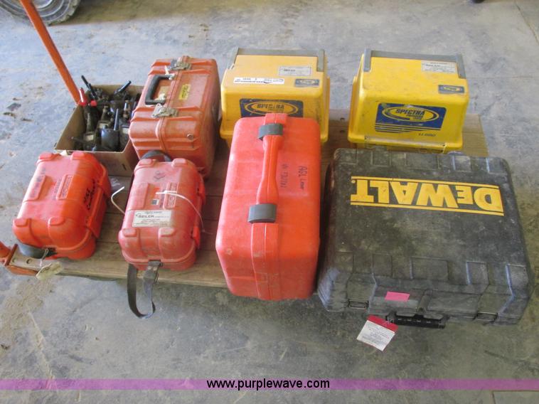 image for item X9946 Assorted surveying equipment