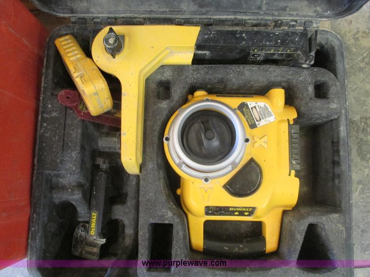 image for item X9946 Assorted surveying equipment