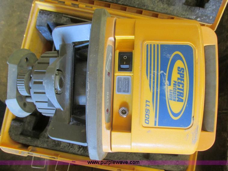 image for item X9946 Assorted surveying equipment