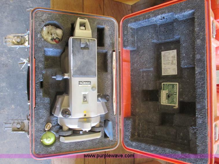 image for item X9946 Assorted surveying equipment