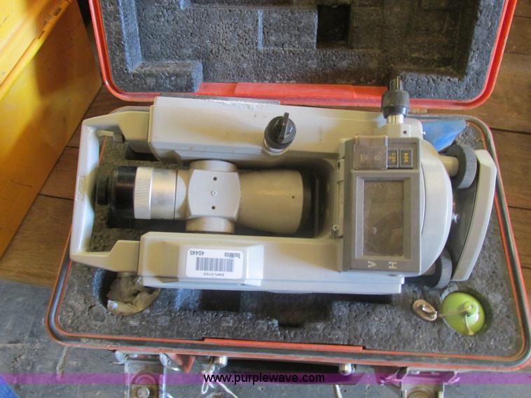 image for item X9946 Assorted surveying equipment