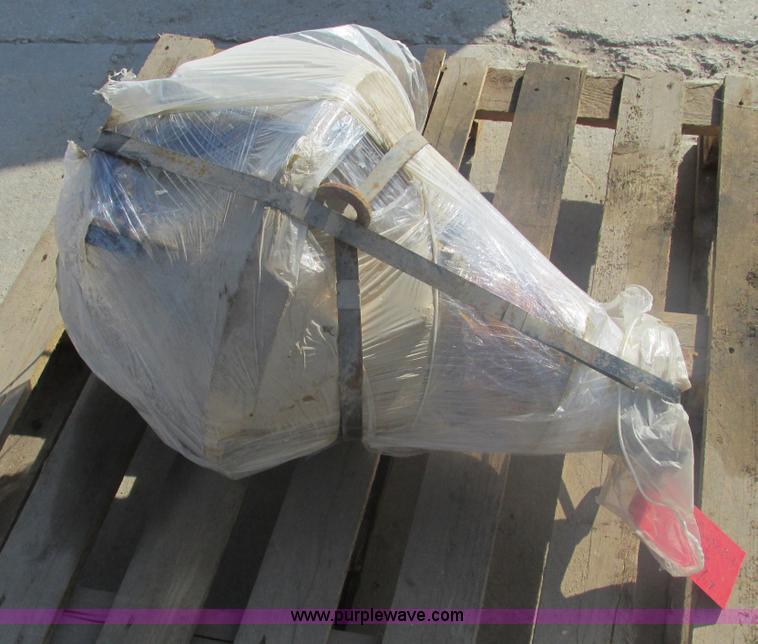 image for item X9968 Caterpillar 815 compactor rear differential