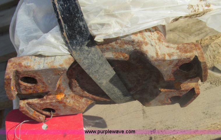 image for item X9968 Caterpillar 815 compactor rear differential