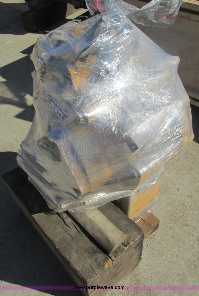 image for item X9969 Volvo A35 dump truck drop box