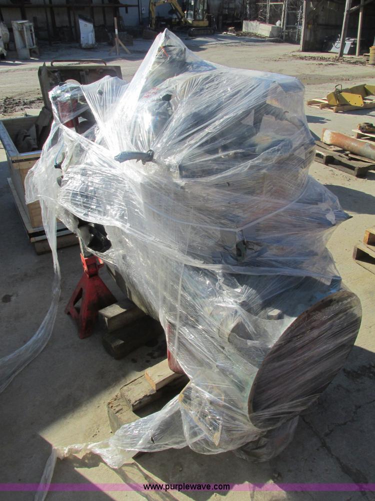 image for item X9998 Volvo six cylinder diesel engine