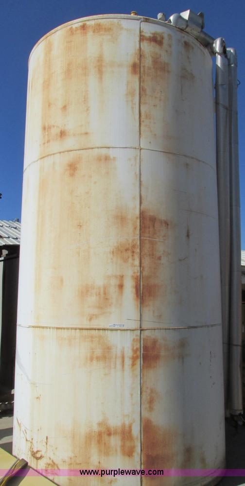 image for item Y9615 We-Mae Manufacturing approximately 4,000 gallon fuel tank
