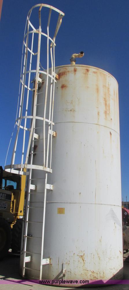 image for item Y9615 We-Mae Manufacturing approximately 4,000 gallon fuel tank
