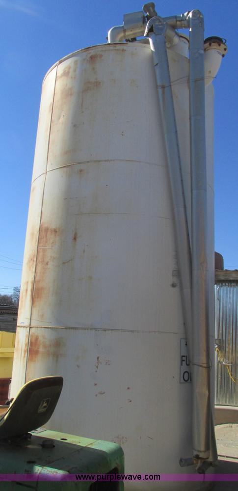 image for item Y9615 We-Mae Manufacturing approximately 4,000 gallon fuel tank