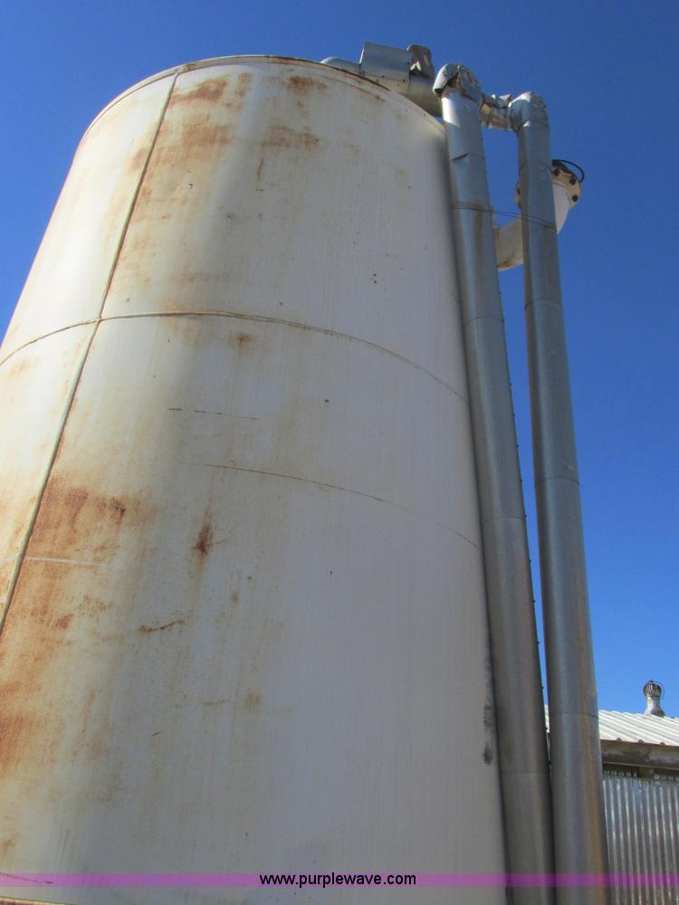 image for item Y9615 We-Mae Manufacturing approximately 4,000 gallon fuel tank
