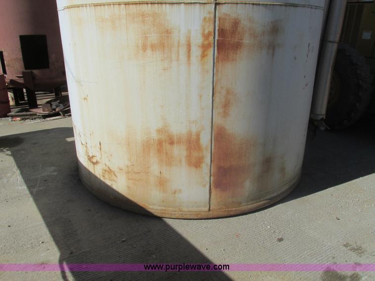 image for item Y9615 We-Mae Manufacturing approximately 4,000 gallon fuel tank